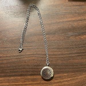 Diffusing Mama’s necklace